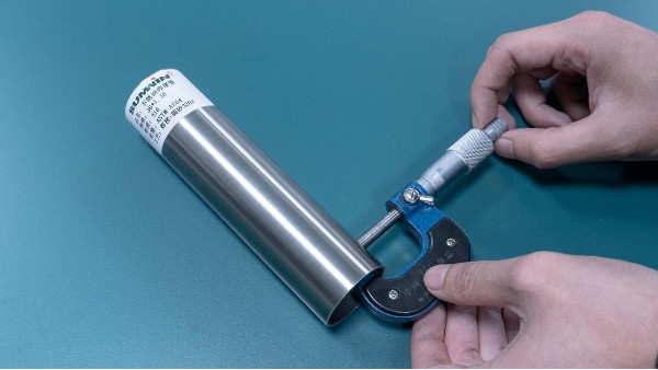 304�����Բ�ܵ�Ӳ�ȱ�׼�Ƕ���