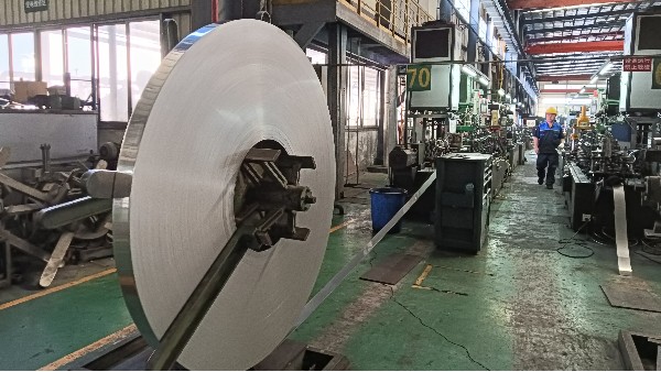 ����ֺ�����θ���ɢ���豸